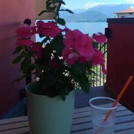 La Casa Al Lago, *