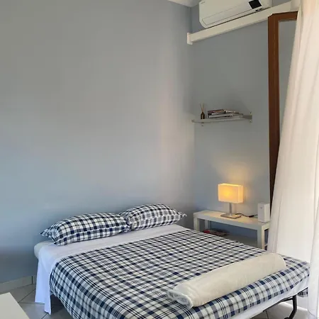 La Casa Al Lago, *